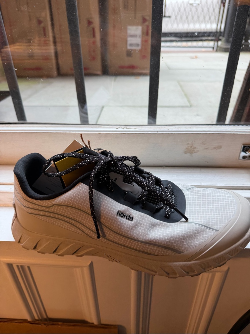 NORDA002 Men's White and Black Lightweight Trail Sneaker